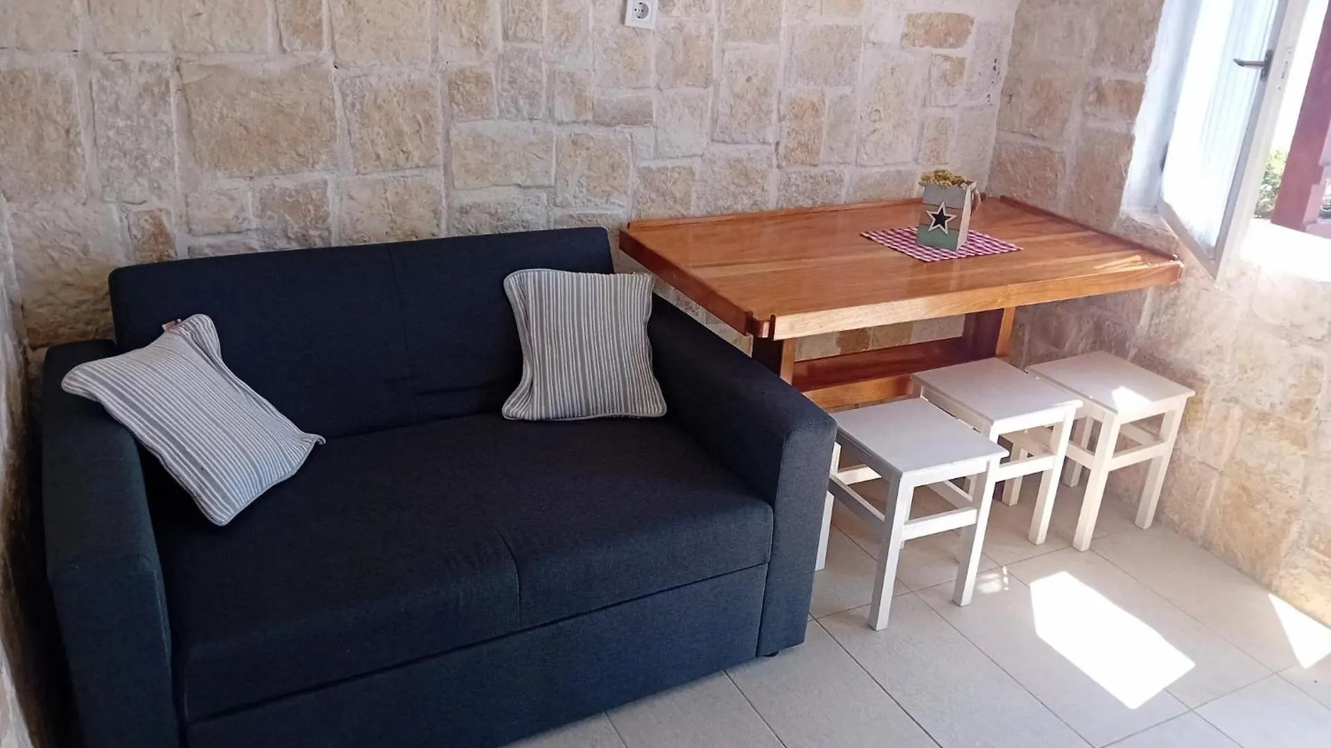 Holiday home Kuca Za Odmor Suncica Villa Otok Zizanj